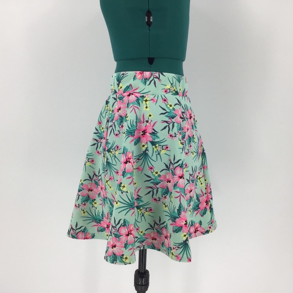 Divided H&M Hibiscus Patterned Skater Skirt, Small - Picture 5 of 16